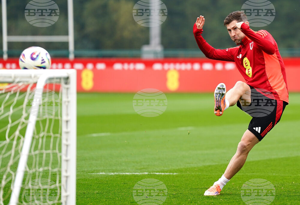 Защитникът на Тотнъм Бен Дейвис претърпя операция на глезена