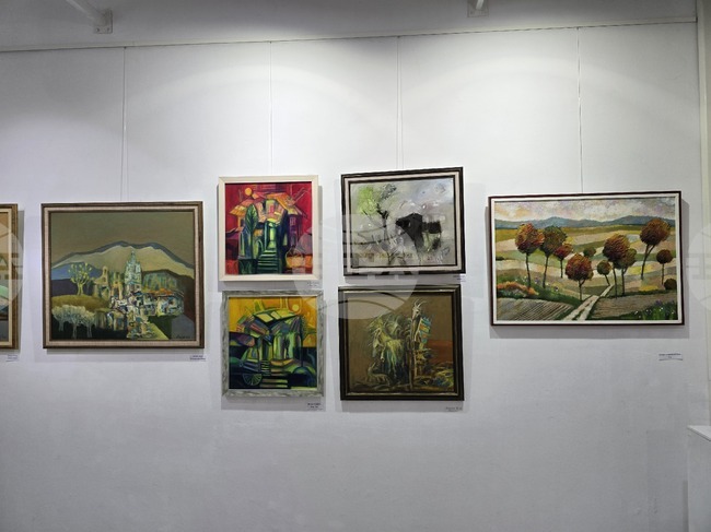 Юбилейна изложба на Дружеството на художниците – Сливен може да бъде разгледана до 25 октомври в галерия „Май“