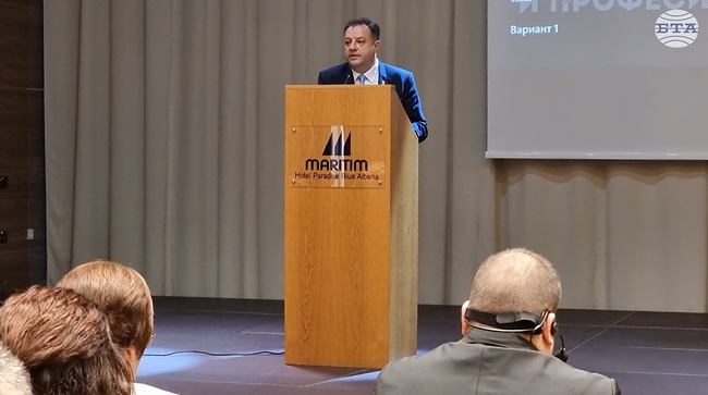 Нужно е проучване по региони от какви специалисти има нужда пазарът на труда, каза кметът на Велико Търново