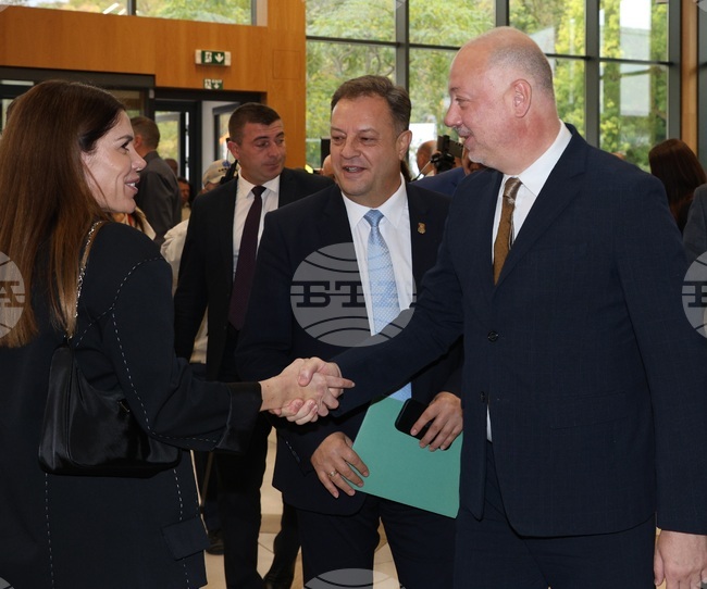 Имаме 15% ръст на събираемостта по отношение на данъците, каза министър-председателят Росен Желязков в Албена