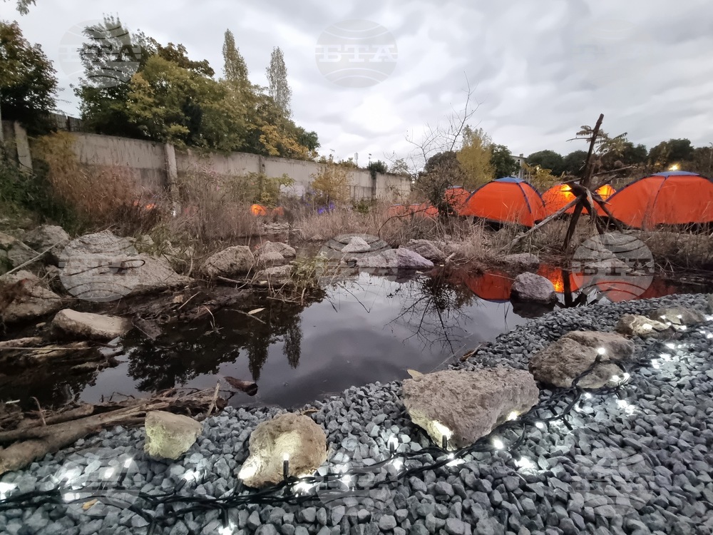 Бургас - Международен фестивал за съвременно изкуство "Вода" в Дупката - откриване