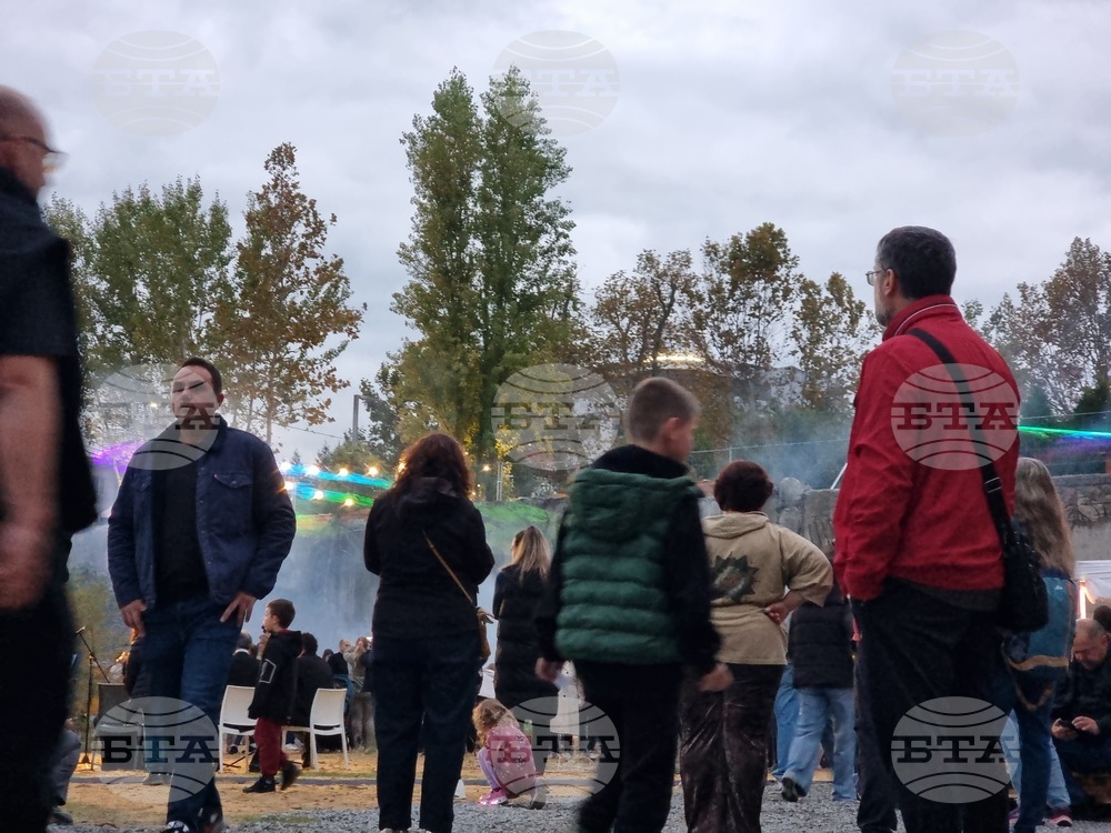 Бургас - Международен фестивал за съвременно изкуство "Вода" в Дупката - откриване