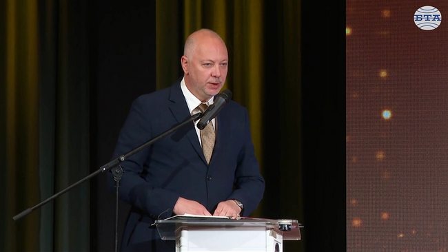 Неизразходваните средства от капиталовите разходи остават в общините, каза премиерът Росен Желязков в Албена