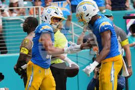 Chargers Dolphins Football