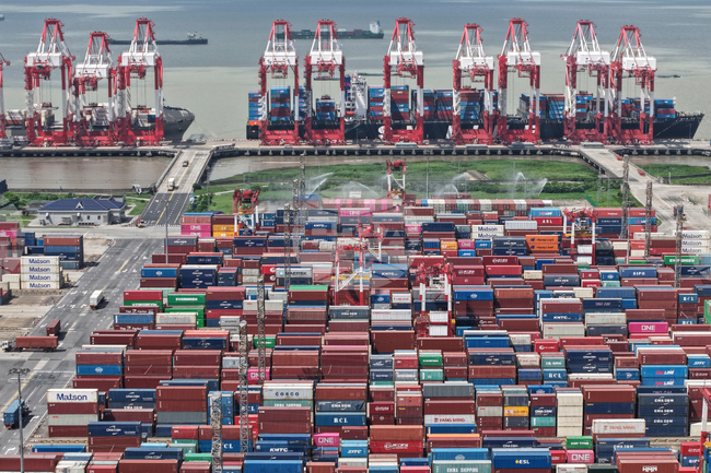 Китайската икономика ще надхвърли 23,8 трилиона долара до 2030 г., прогнозира премиерът Ли Цян