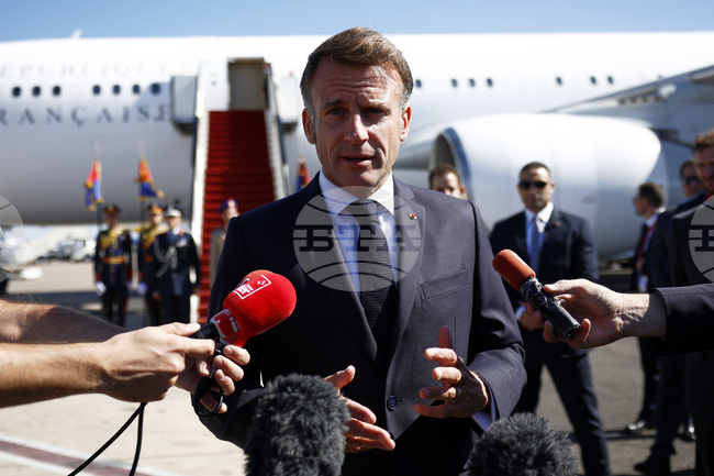 Макрон игнорира призивите за оставка и заяви, че ще остане на поста си