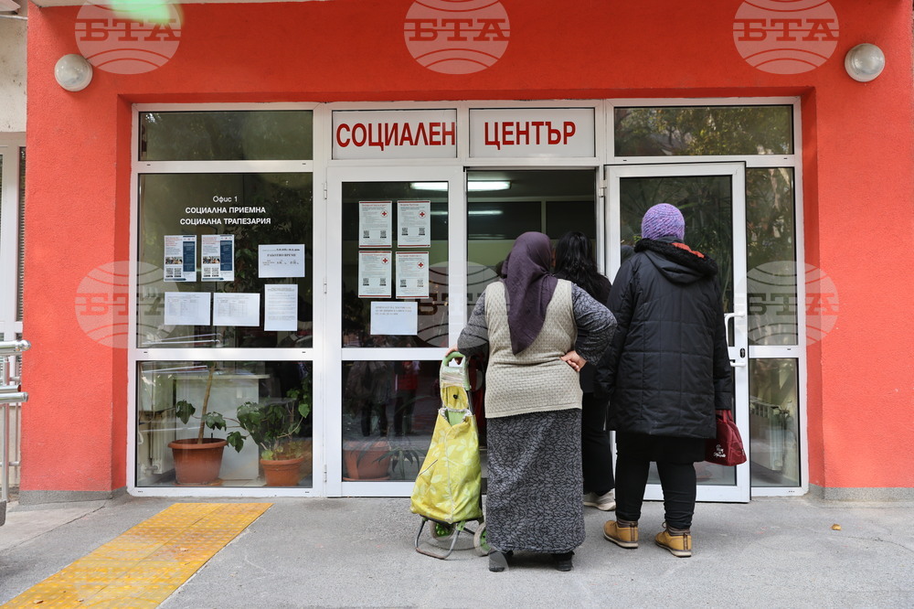 Пловдив - програма „Храни и основно материално подпомагане"