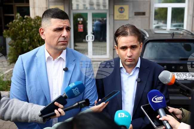  "Да, България" ще обсъдят с "Продължаваме промяната", ДСБ и юристи аргументите за касиране на вота в Пазарджик, каза Божидар Божанов