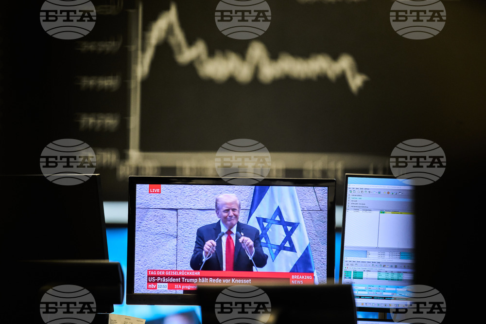 Водещият германски борсов индекс Dax мина за първи път границата от 25 000 пункта, поскъпват акциите на отбранителните концерни