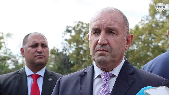 Резултатът от промените в службите е мачкане на неудобните и все по-яростни политически репресии, каза президентът Румен Радев