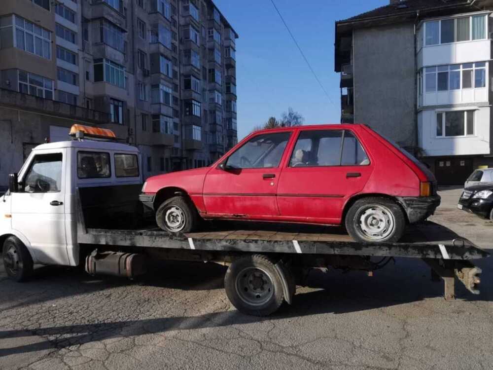 В Плевен за седмица общински инспектори са премахнали от улиците на града 10 излезли от употреба автомобили