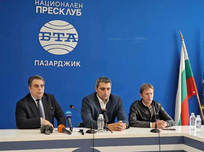 Пресконференция по повод провелите се избори за нов Общински съвет в Пазарджик на Петър Куленски, Асен Василев и Ивайло Шотев от ПП "Продължаваме промяната"