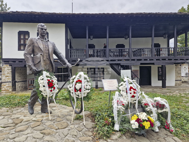 Троян - 118 години от рождението на социолога Иван Хаджийски