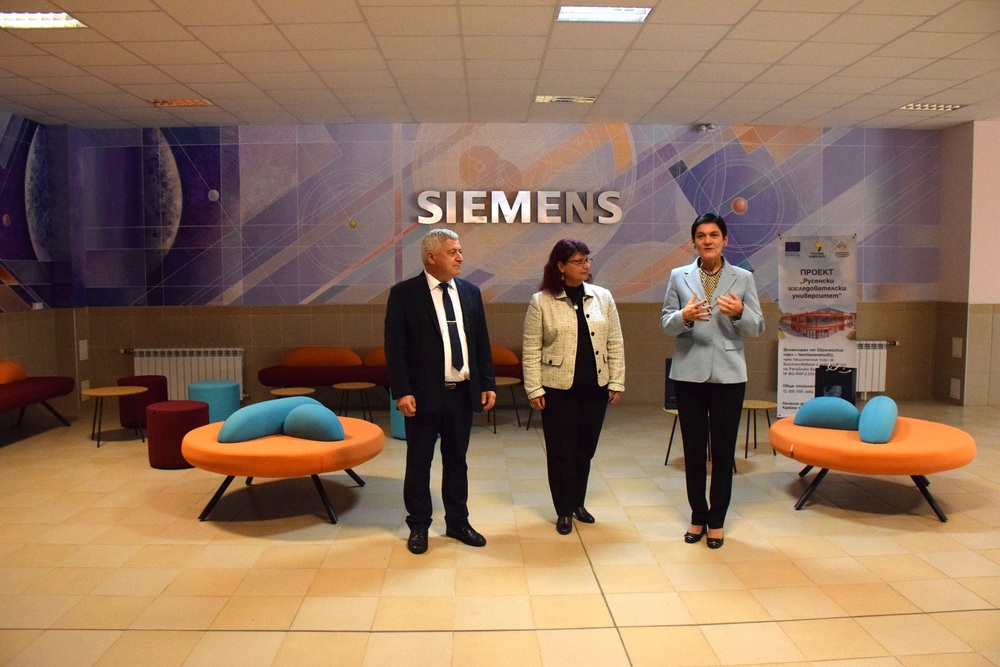 В Русенския университет беше открит новият Siemens Corner – модерно и цветно пространство за идеи, иновации и сътрудничество