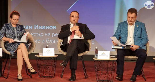 През 2026 г. общинската инвестиционна програма може да се използва за проекти за рехабилитация на водопроводната мрежа, каза министър Иван Иванов