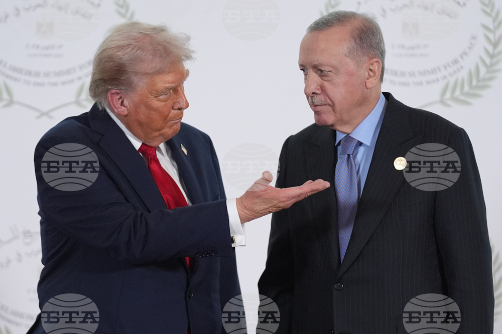 Тръмп и Ердоган обсъдиха ситуацията в Сирия и Газа в телефонен разговор; турският глава скоро ще реши дали да се присъедини към Съвета за мир