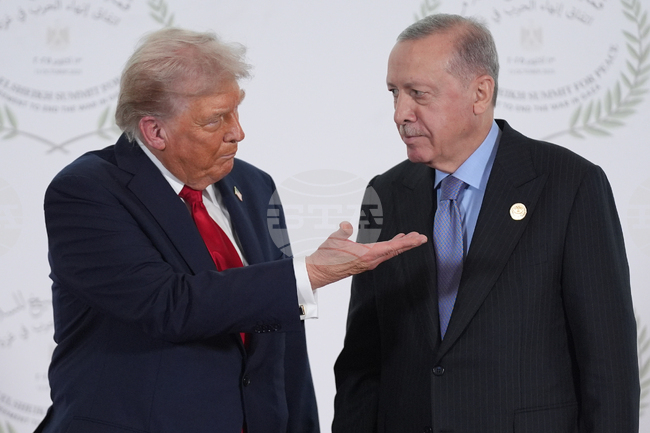 Тръмп и Ердоган обсъдиха ситуацията в Сирия и Газа в телефонен разговор; турският глава скоро ще реши дали да се присъедини към Съвета за мир