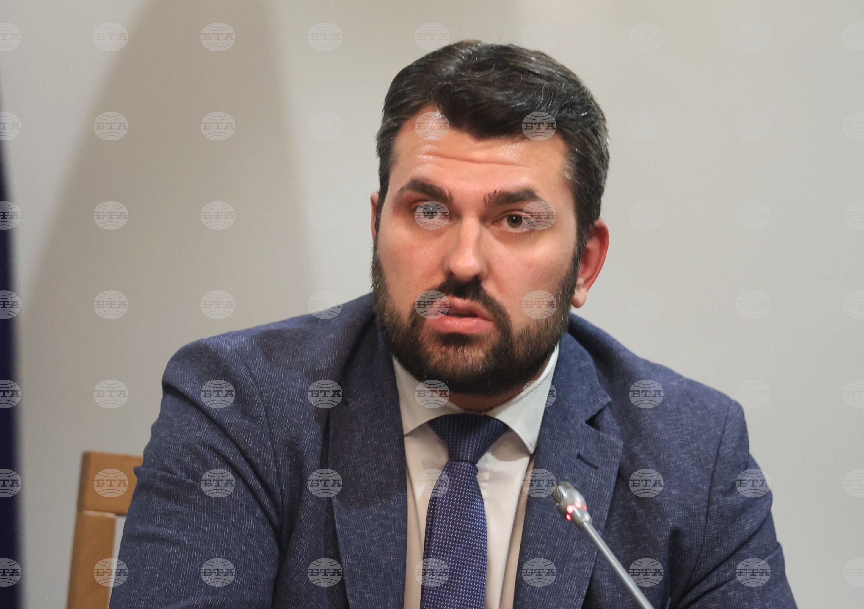 Нищо за Украйна не би могло да се случи без самата нея, коментира министър Георг Георгиев