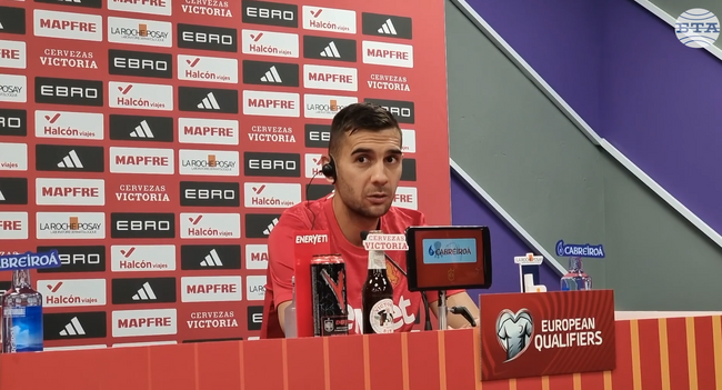 "Когато си аутсайдер, трябва да играеш като отбор и да се възползваш от малкото си шансове", обясни Ивайло Чочев преди мача с Испания