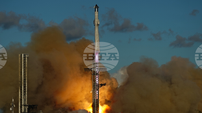 "Спейс Екс" представи на НАСА "опростен" план за кацане на Луната със "Старшип" 