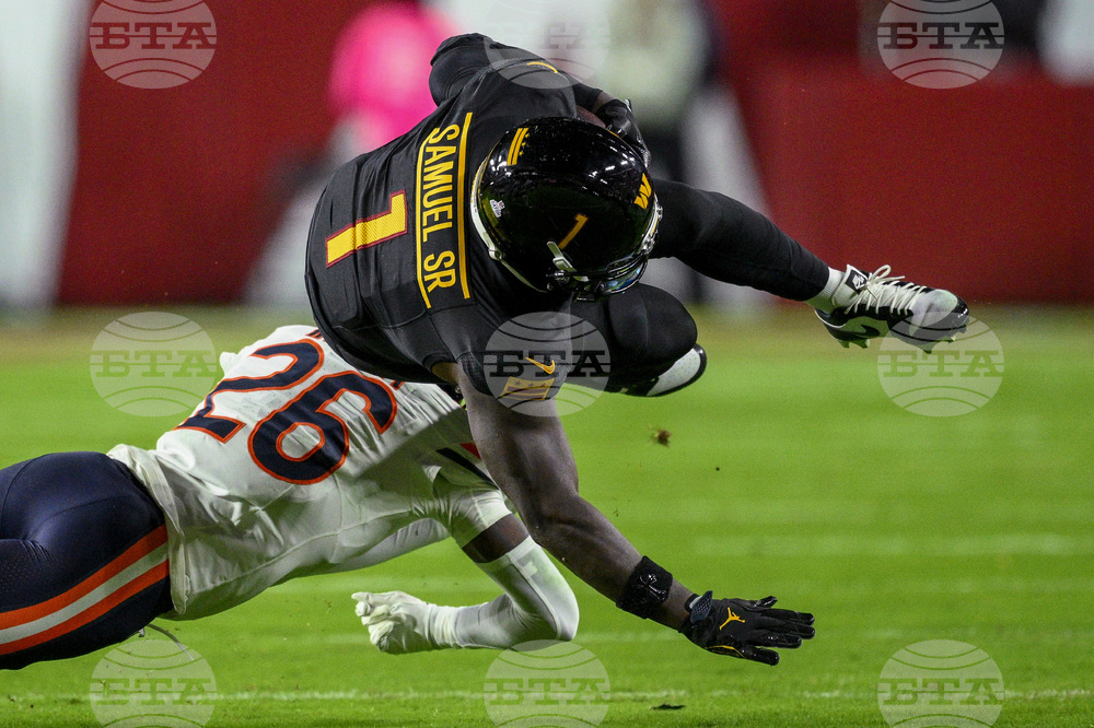 APTOPX Bears Commanders Football