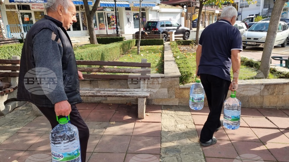 Свети Влас - безплатна вода - хуманитарна помощ