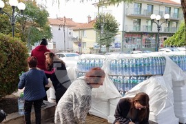 Свети Влас - безплатна вода - хуманитарна помощ