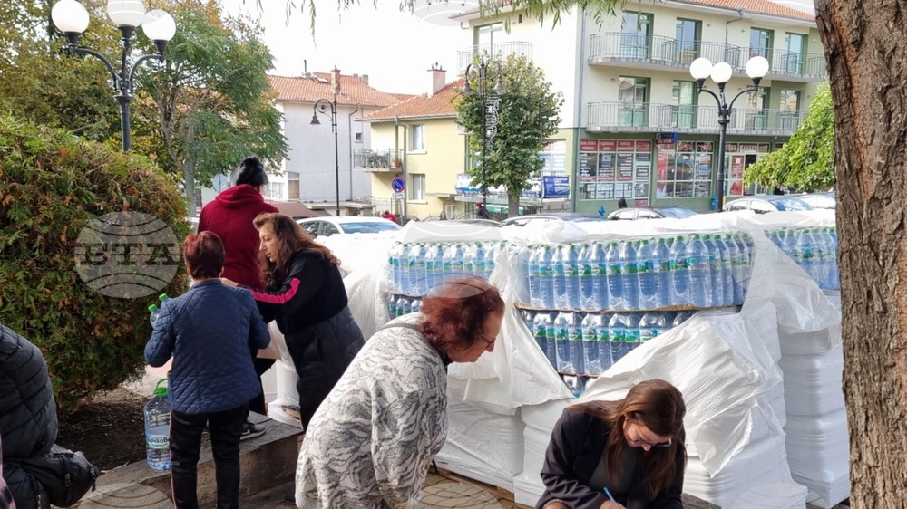 Свети Влас - безплатна вода - хуманитарна помощ