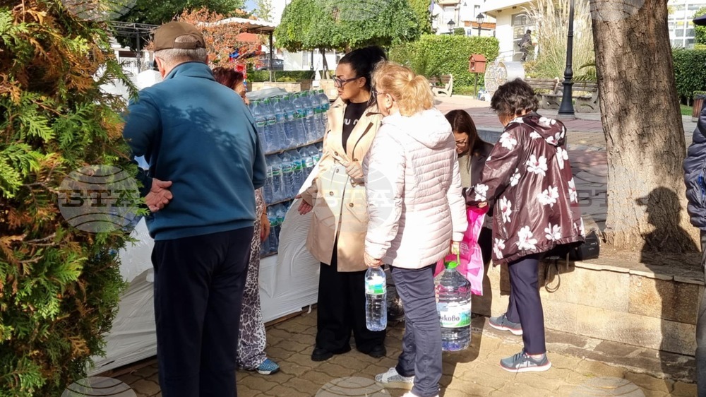 Свети Влас - безплатна вода - хуманитарна помощ