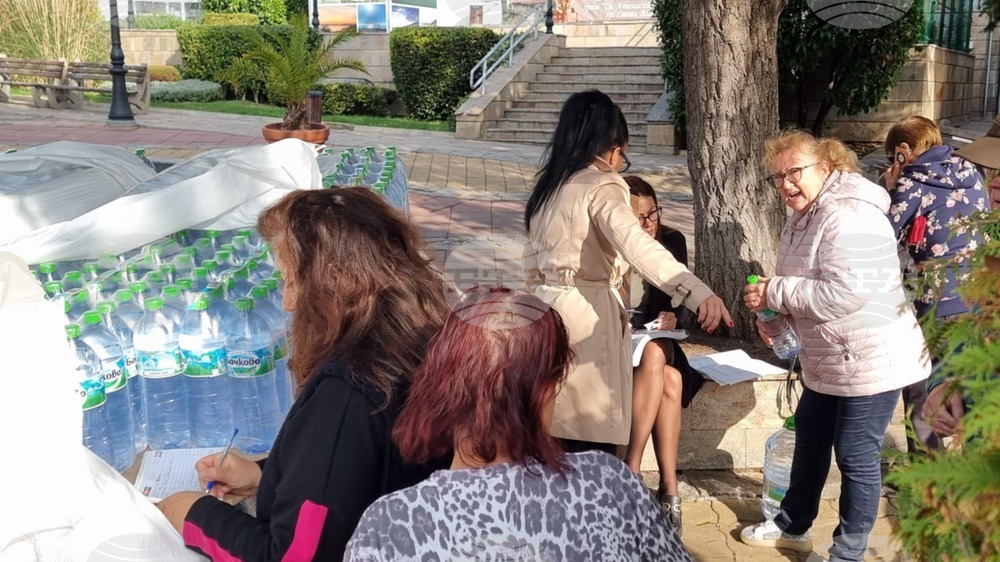 Свети Влас - безплатна вода - хуманитарна помощ