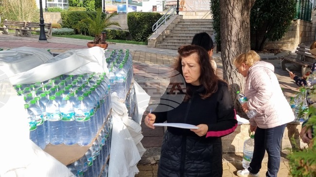  Свети Влас - безплатна вода - хуманитарна помощ