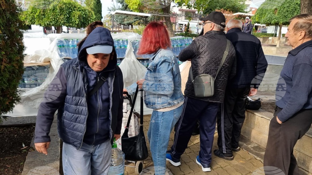 Свети Влас - безплатна вода - хуманитарна помощ