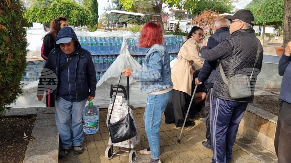 Свети Влас - безплатна вода - хуманитарна помощ