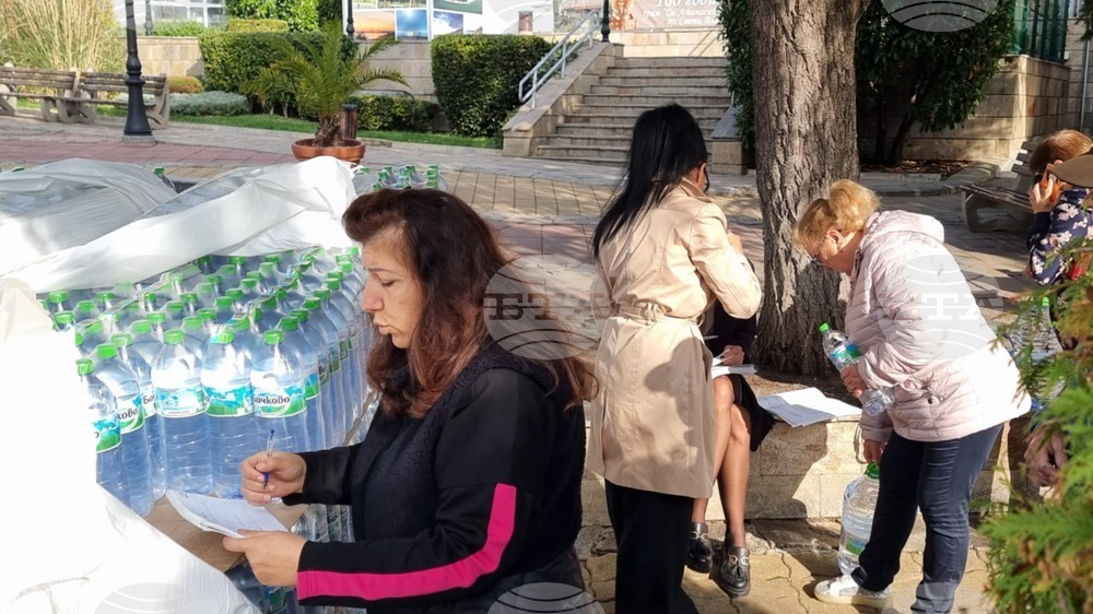 Свети Влас - безплатна вода - хуманитарна помощ