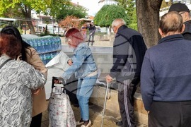 Свети Влас - безплатна вода - хуманитарна помощ