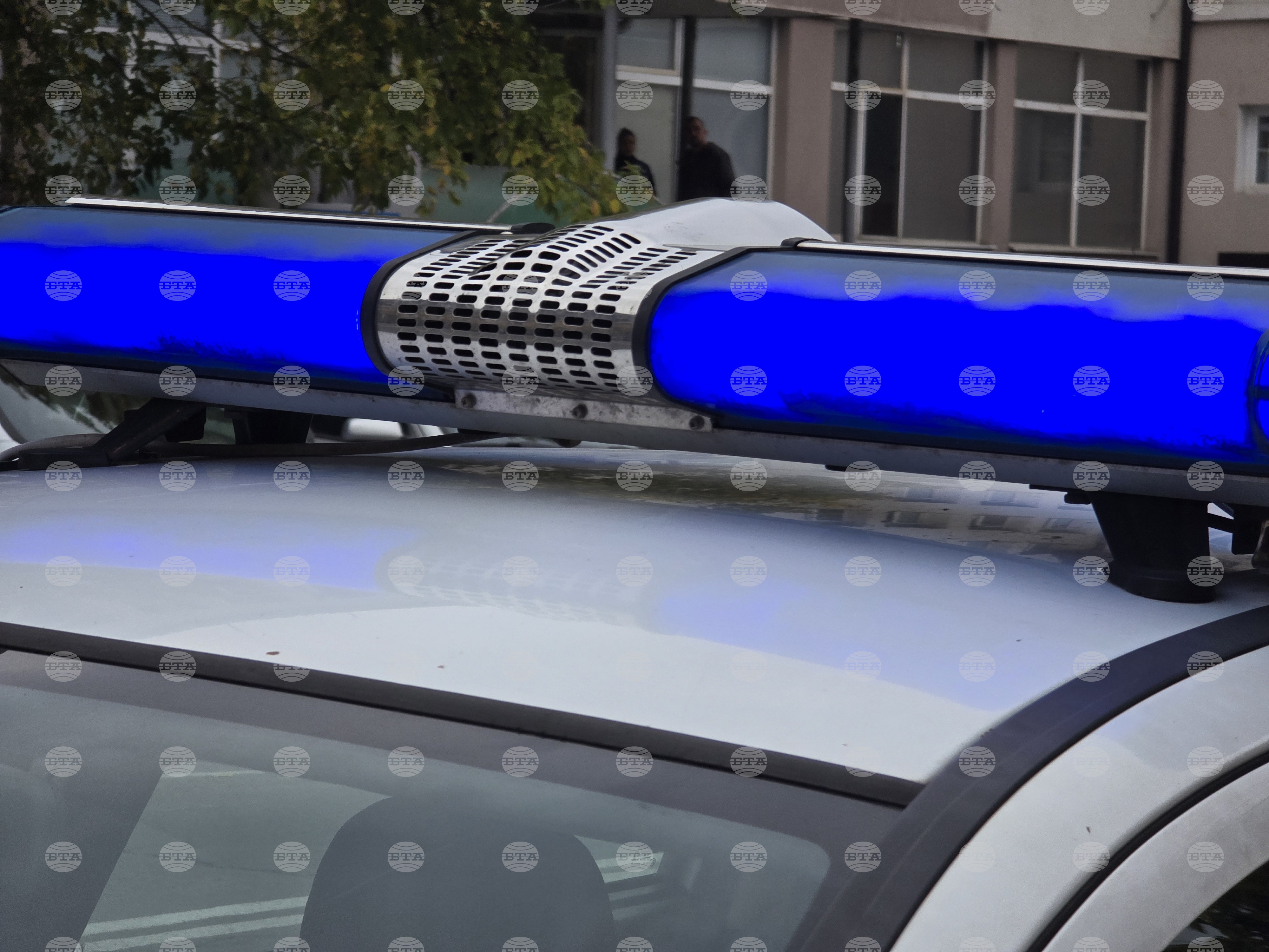 Възрастен мъж е намерен в безпомощно състояние в дома си в Казанлък, в жилището са открити и иззети оръжие и боеприпаси