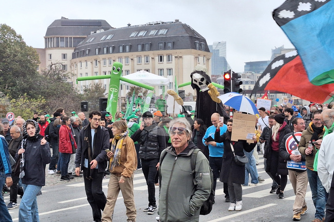 Между 80 и 140 хиляди души участват в днешния национален протест в Брюксел срещу бюджетните мерки на правителството
