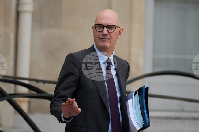 Все още е възможно Франция да приеме бюджет до края на годината, заяви финансовият министър Ролан Лескюр