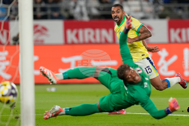 Вратарят на Парма Зион Сузуки напусна лагера на националния тим на Япония заради двойна фрактура