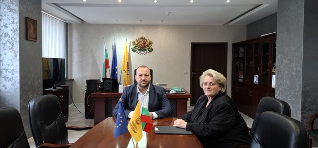  Областна администрация Шумен: Областният управител Катя Иванова се срещна с кмета на община Нови пазар