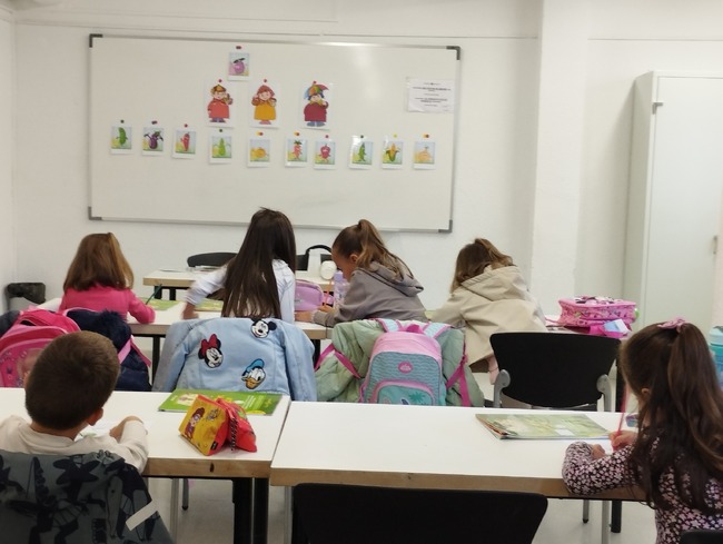 Занятие на тема „Разказ по картинки“ беше организирано в група „Пчеличка“ към Българското културно-просветно училище в Памплона