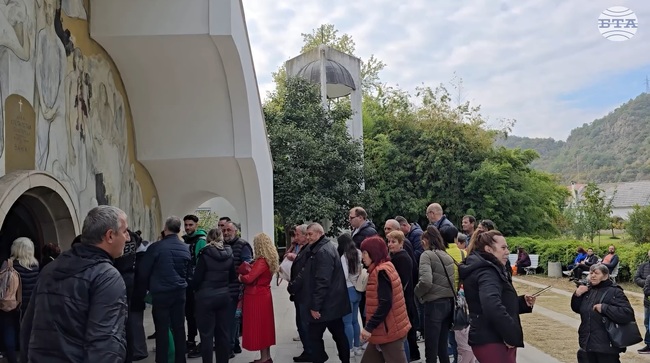 С литургия и поклонение бе отбелязан празникът на света Петка Българска в местността Рупите край Петрич