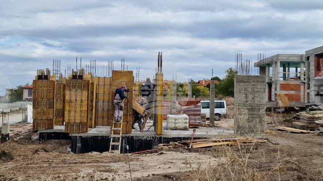 Най-търсените професии през 2025 г. в Пловдивска област са строител и машинен оператор