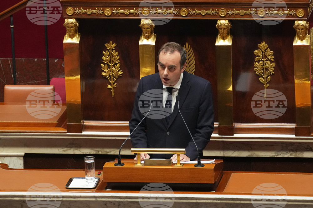 Правителството във Франция отменя временно пенсионната реформа с надеждата да избегне вот на недоверие 