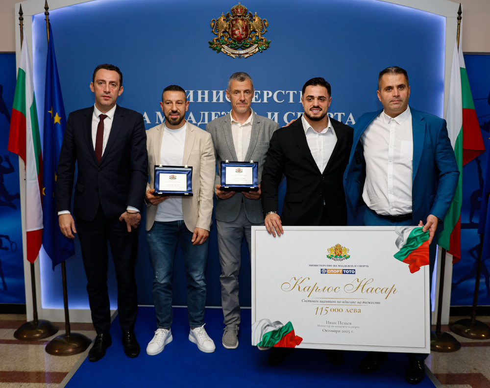 Youth and Sports Minister Presents Cash Prize to World Weightlifting Champion Karlos Nasar