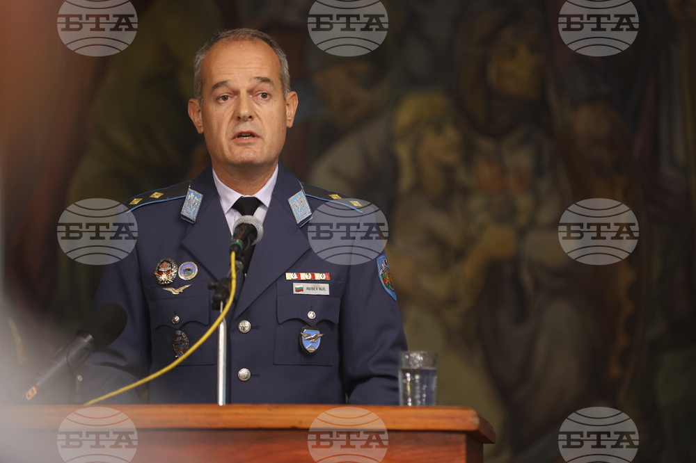 Първопроходците ни завещаха в мирно и във военно време да пазим небето на Родината, каза командирът на ВВС генерал-майор Николай Русев