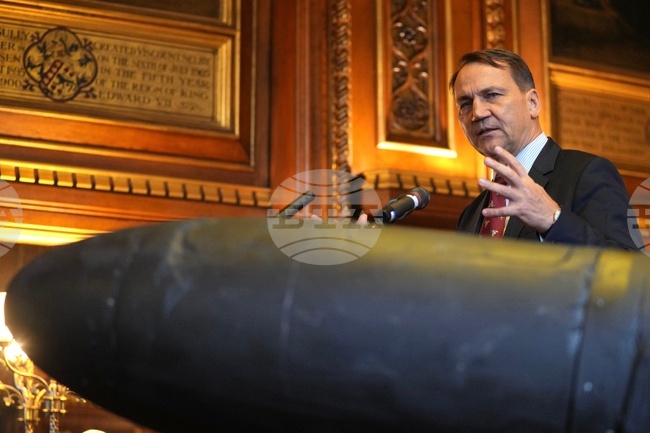 Полският външен министър заяви в Лондон, че Европа трябва да бъде подготвена за "дълбок" руски удар