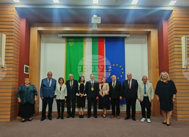 На тържествена сесия на Общински съвет – Севлиево бяха отличени заслужили личности