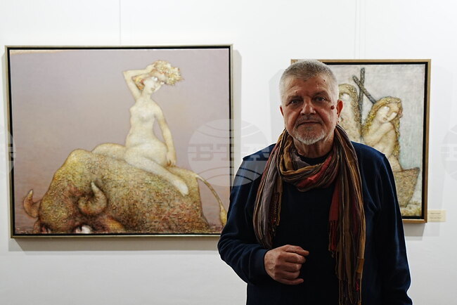 Миналото е урок за бъдещето, каза пред БТА художникът Иван Милушев при откриването на своята изложба „Сакрално“ в Пловдив