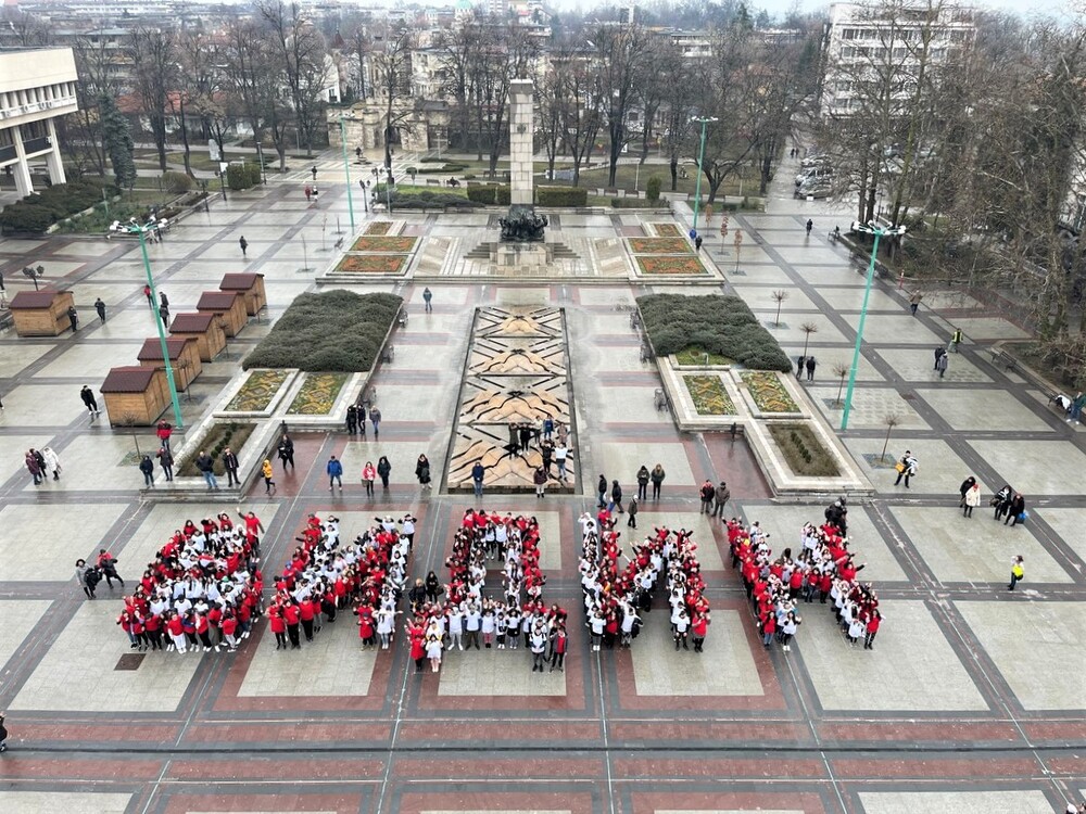 Община Видин: Жива мартеница „Видин“ изписаха видински ученици 
